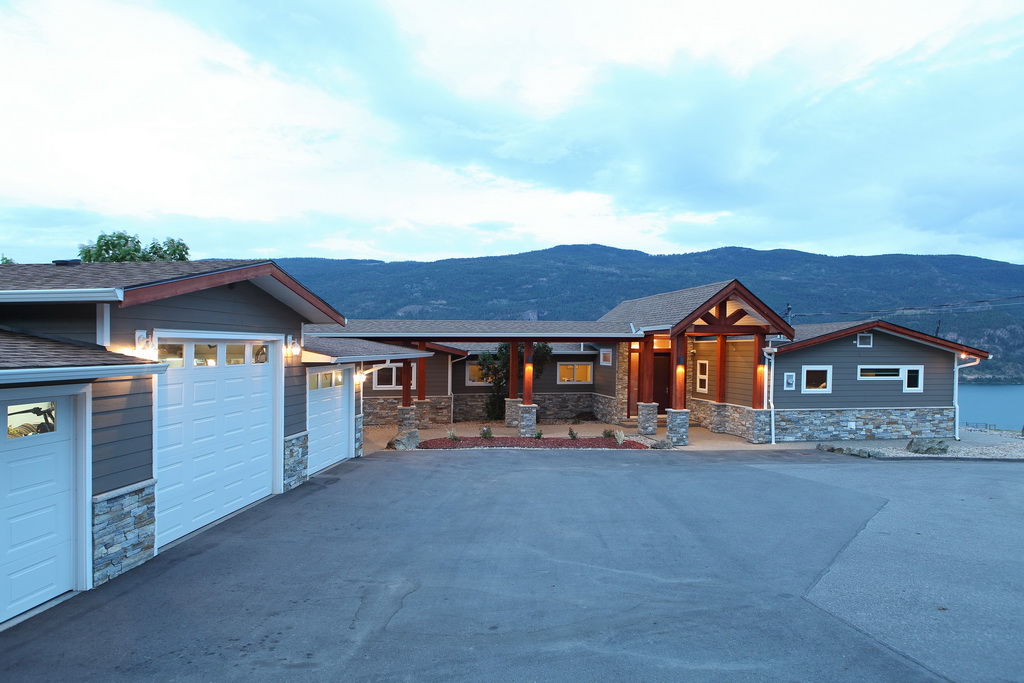 Photo of the Fisher front entry and breezeway.