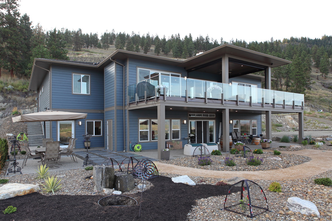 Photo of front deck and yard at the Keech residents.