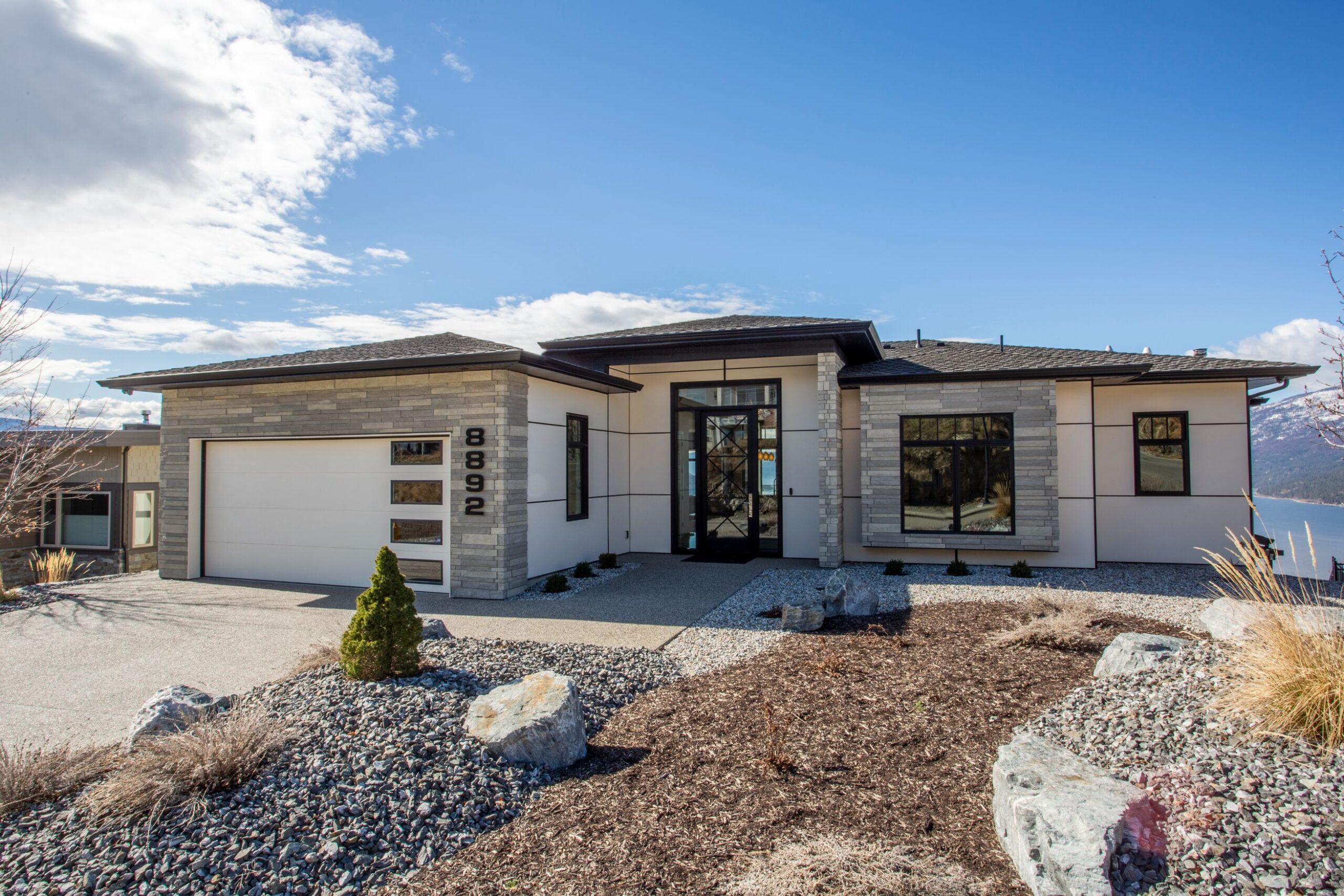 Fall photo of the exterior front entrance and garage at the Luxe Lakeview Manor.